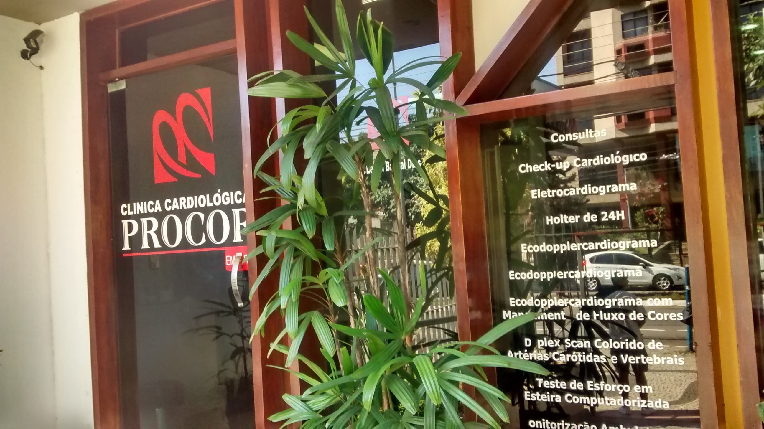 Entrada e identificação da Clínica Procor em Volta Redonda